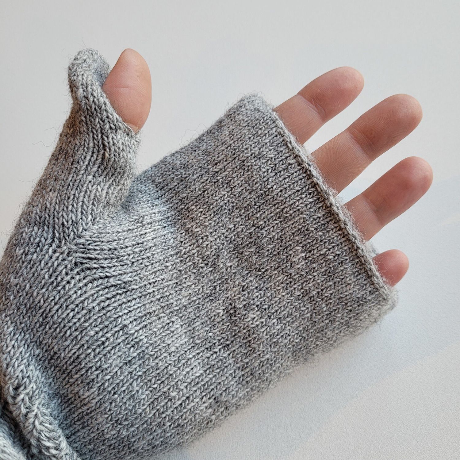 Ecuvo: Hooded Mittens |