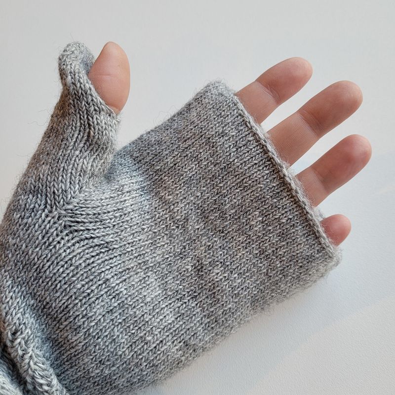 Ecuvo: Hooded Mittens |