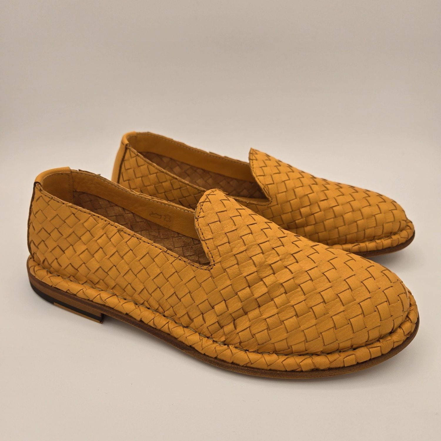 Punto Pigro: Woven Slide Loafers |