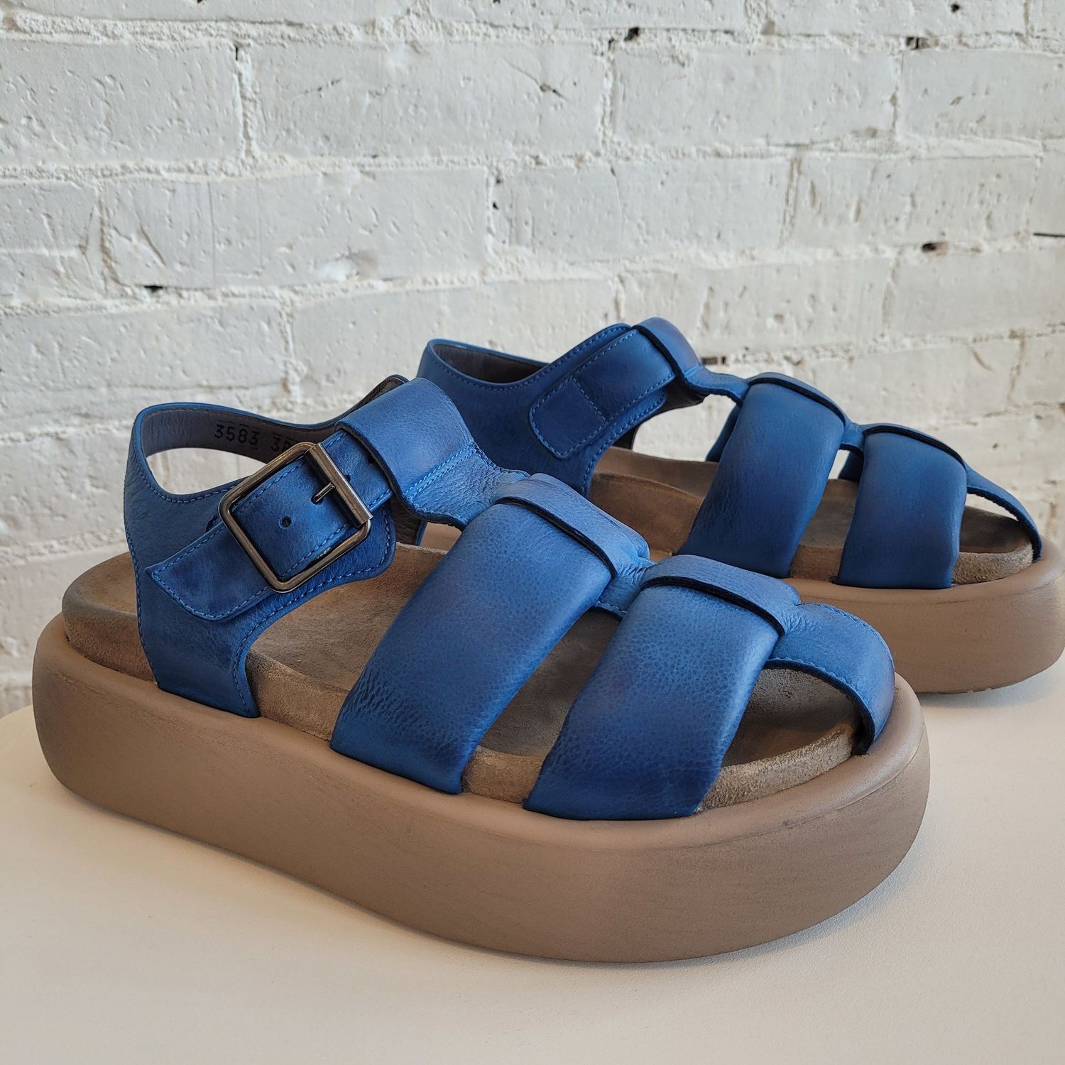 Lofina: Fisherman Sandal |
