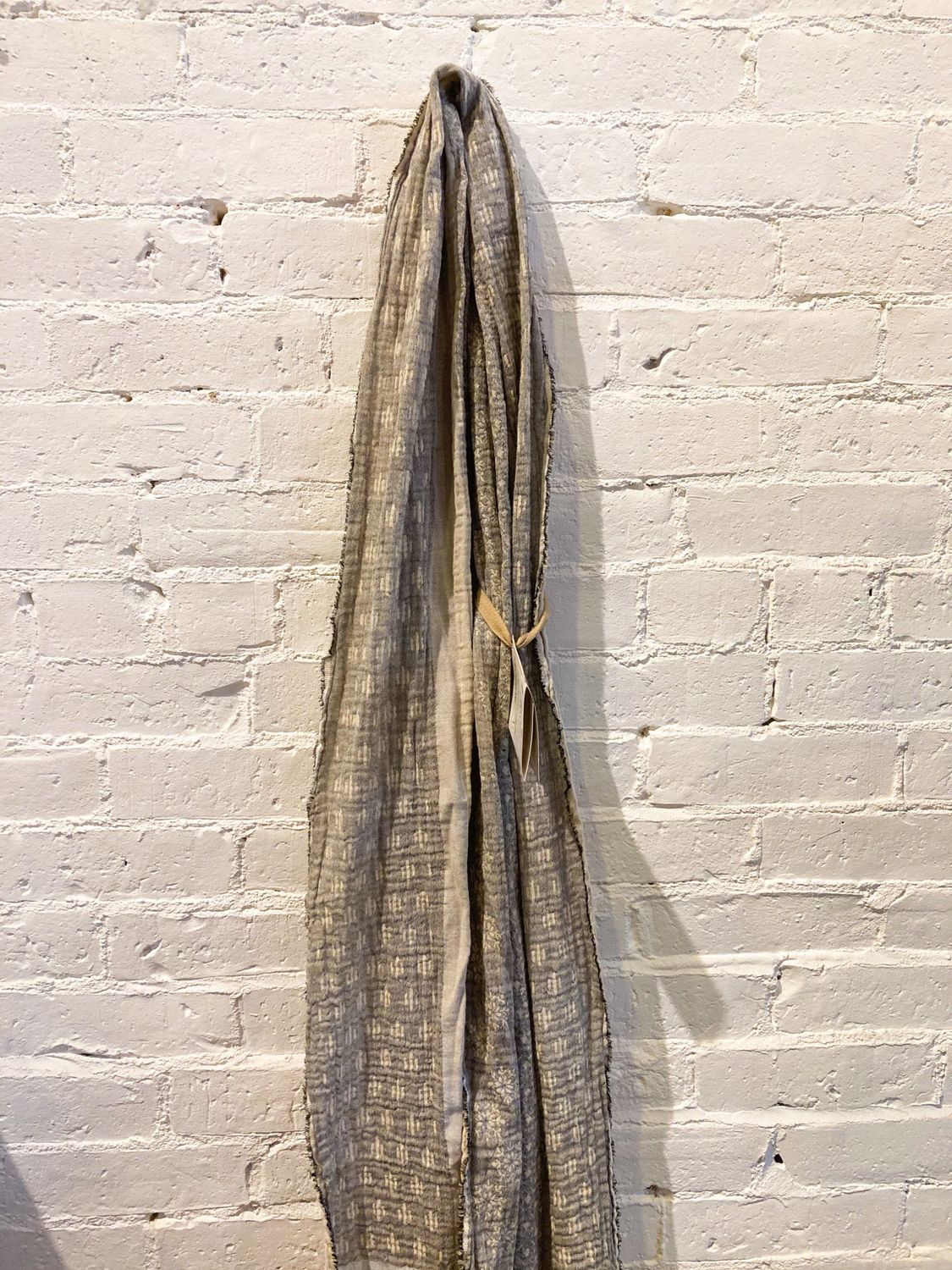 L&#39;étol Daphne Sable Scarf