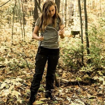 WOMEN’S V-NECK TSHIRT