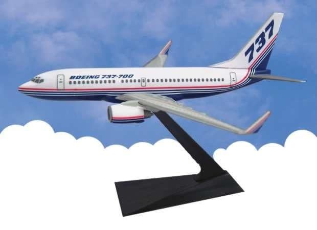 B737-700 BOEING HOUSE W/WINGLETS 1/200