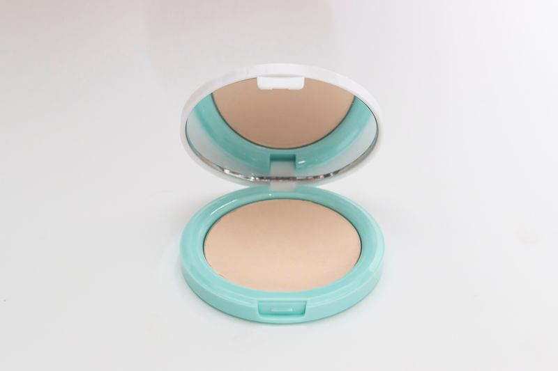 COMPACT POWDER 02- DONNUT