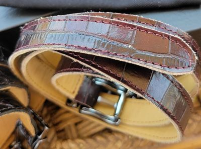 Spur Straps - 411 Croco Bel. Bordeaux with Polished Black Buckles