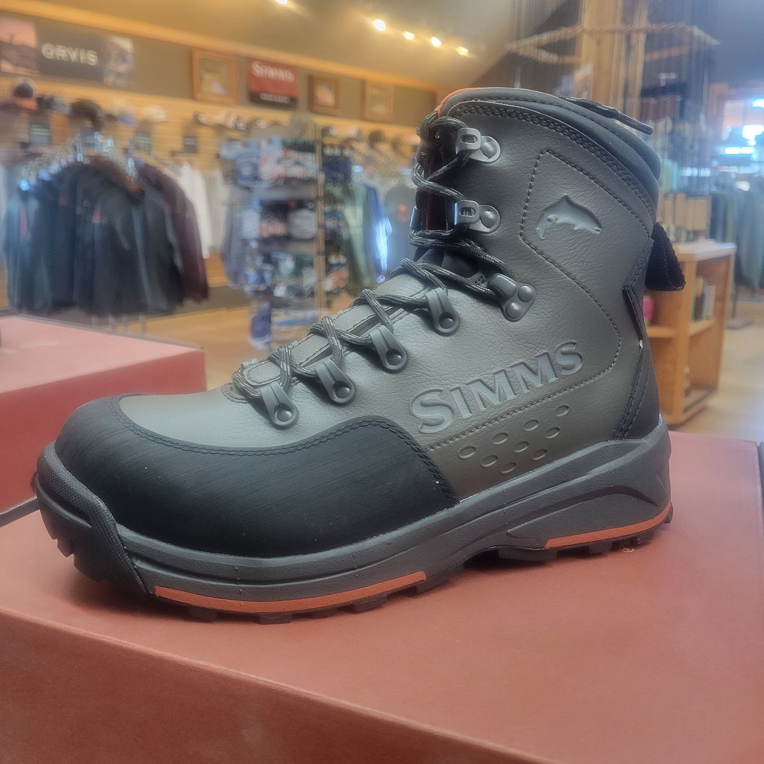 Simms Men’s Freestone Rubber Boot Size 14 Dark Olive