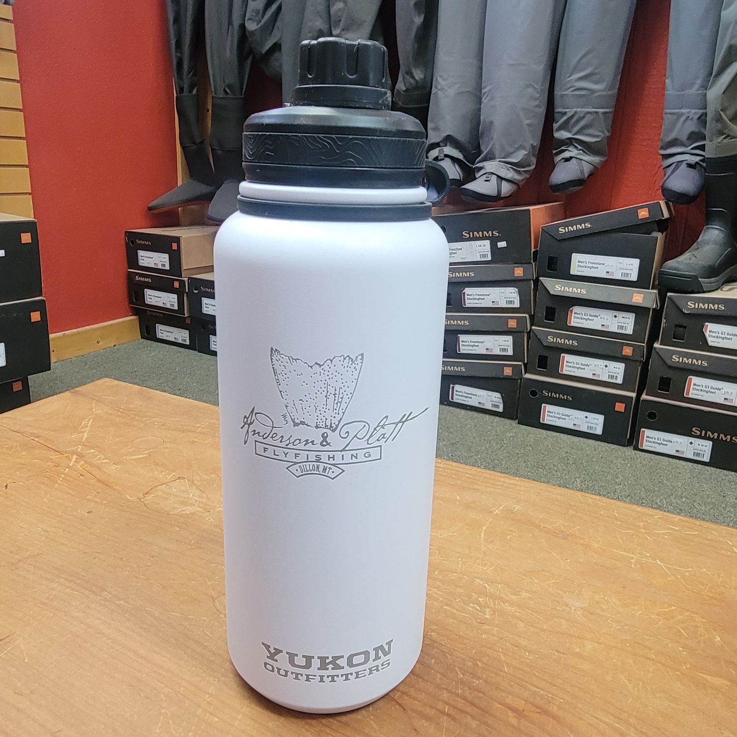 A&amp;P  32oz Surge Water Bottle-White