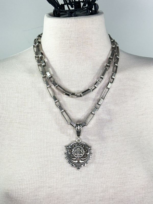 French Kande  DS2247 Silver Chain w/Bretagne Pendant 