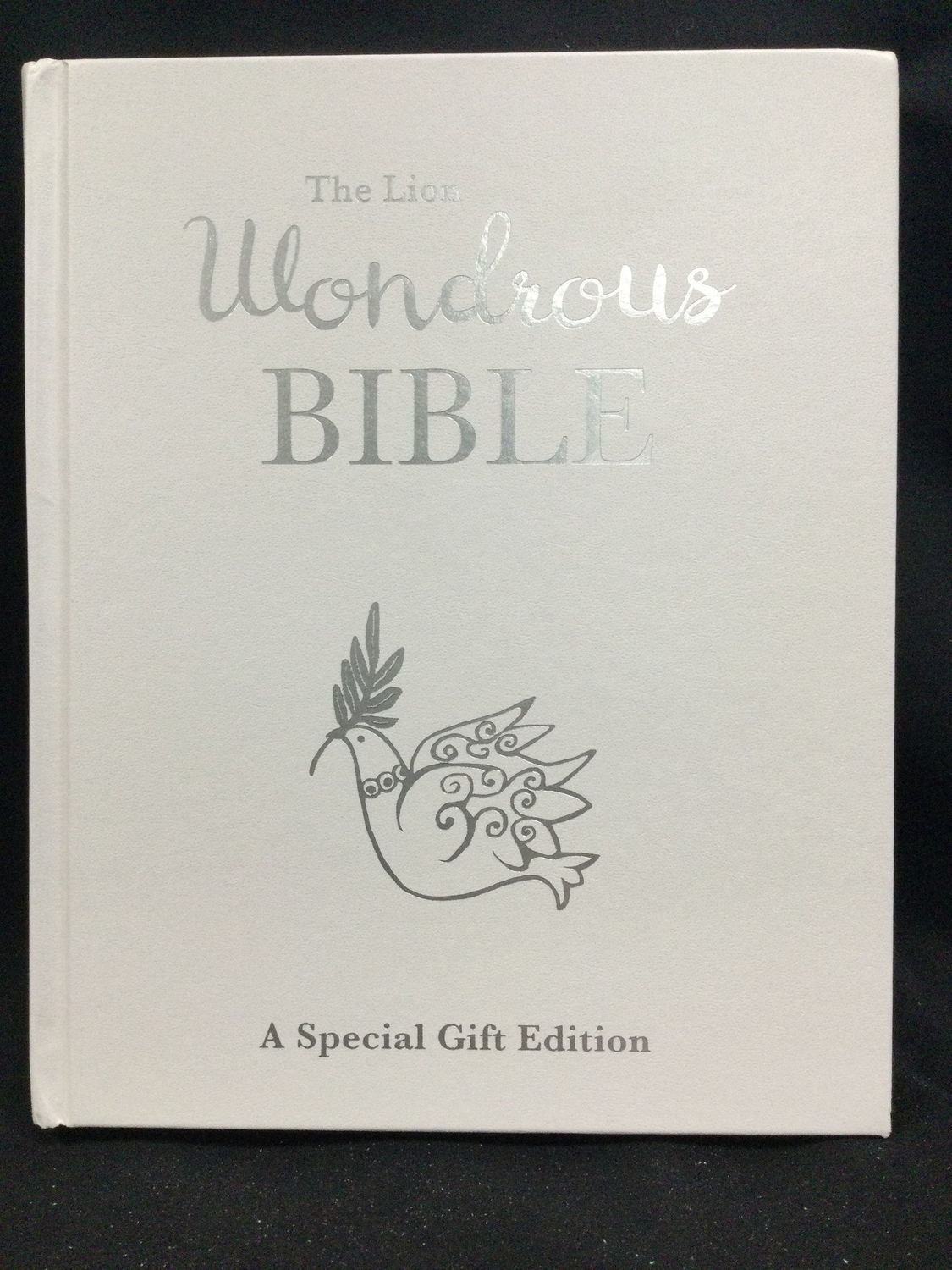 The Lion Wondrous Bible