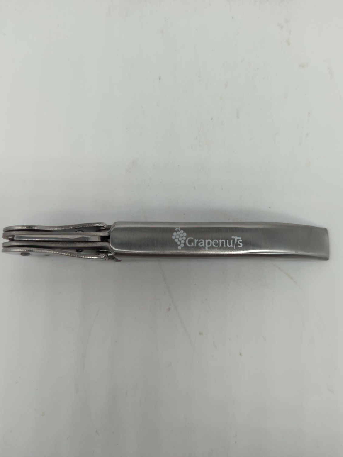 DOUBLE HINGED CORKSCREW GRAPENUTS LOGO