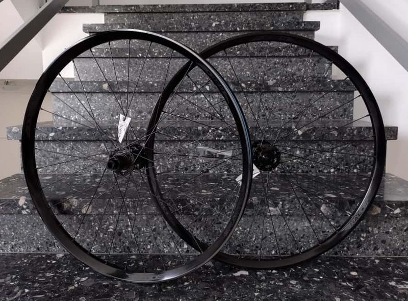 HALO Gravitas 27,5" Laufradsatz, Shimano Microspline !