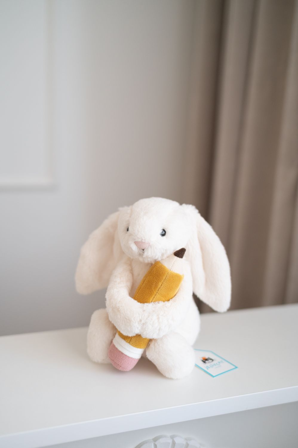 Jellycat Wesoły Króliczek z Ołówkiem 18 cm