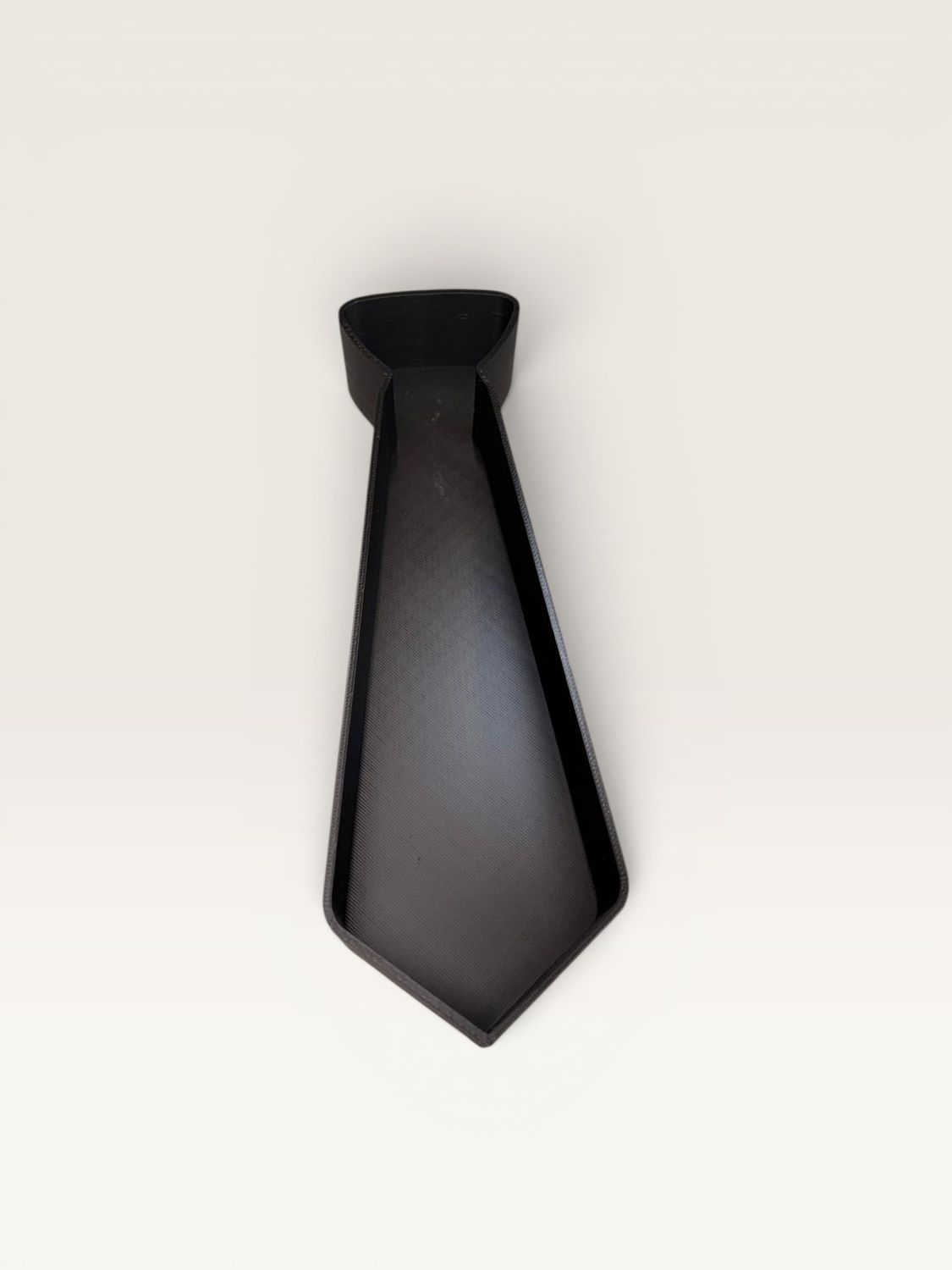 Oryginalny flowerbox w kształcie krawata