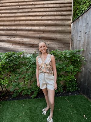 SHORT BEIGE