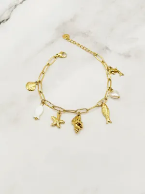 ARMBANDJE MET BEDELTJES