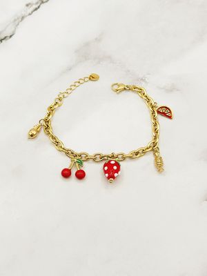 ARMBANDJE MET BEDELTJES AARBEI
