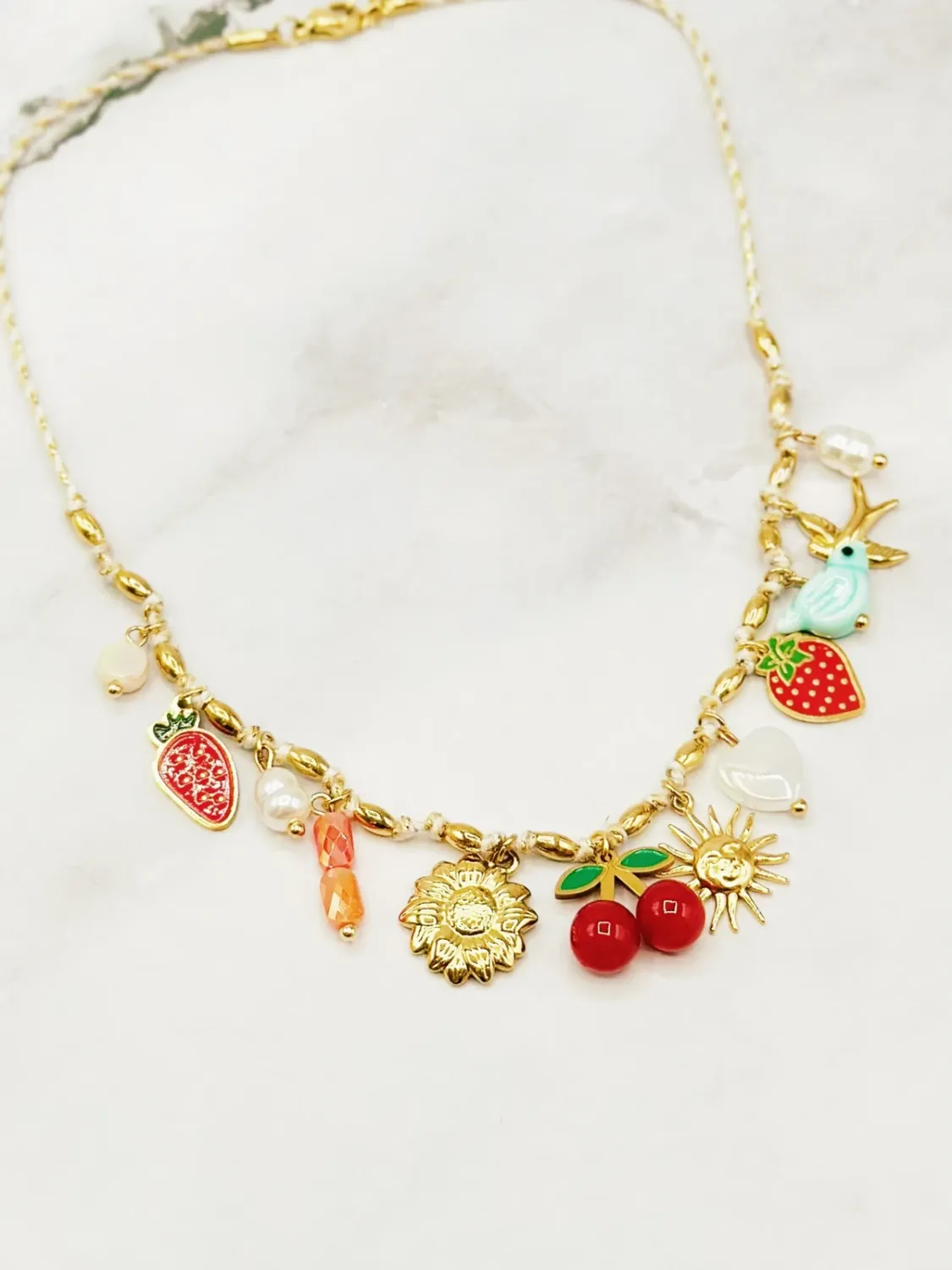 KETTING MET BEDELTJES KERS