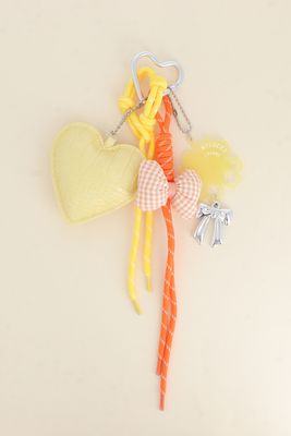 SLEUTELHANGER-BAG CHARMS HART GEEL