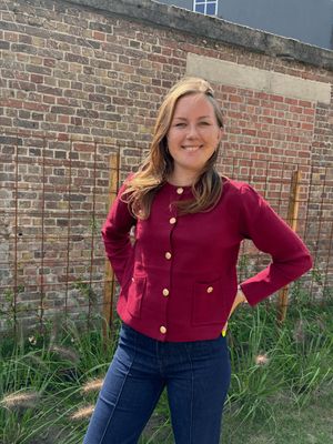GILET BURGUNDY MET KNOPEN