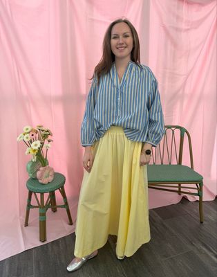 LANGE ROK MET ZAKKEN GEEL