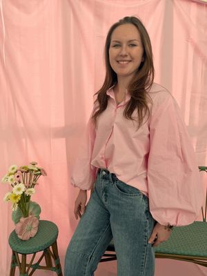 BLOES MET WIJDE POF MOUW LICHTROZE ONE SIZE