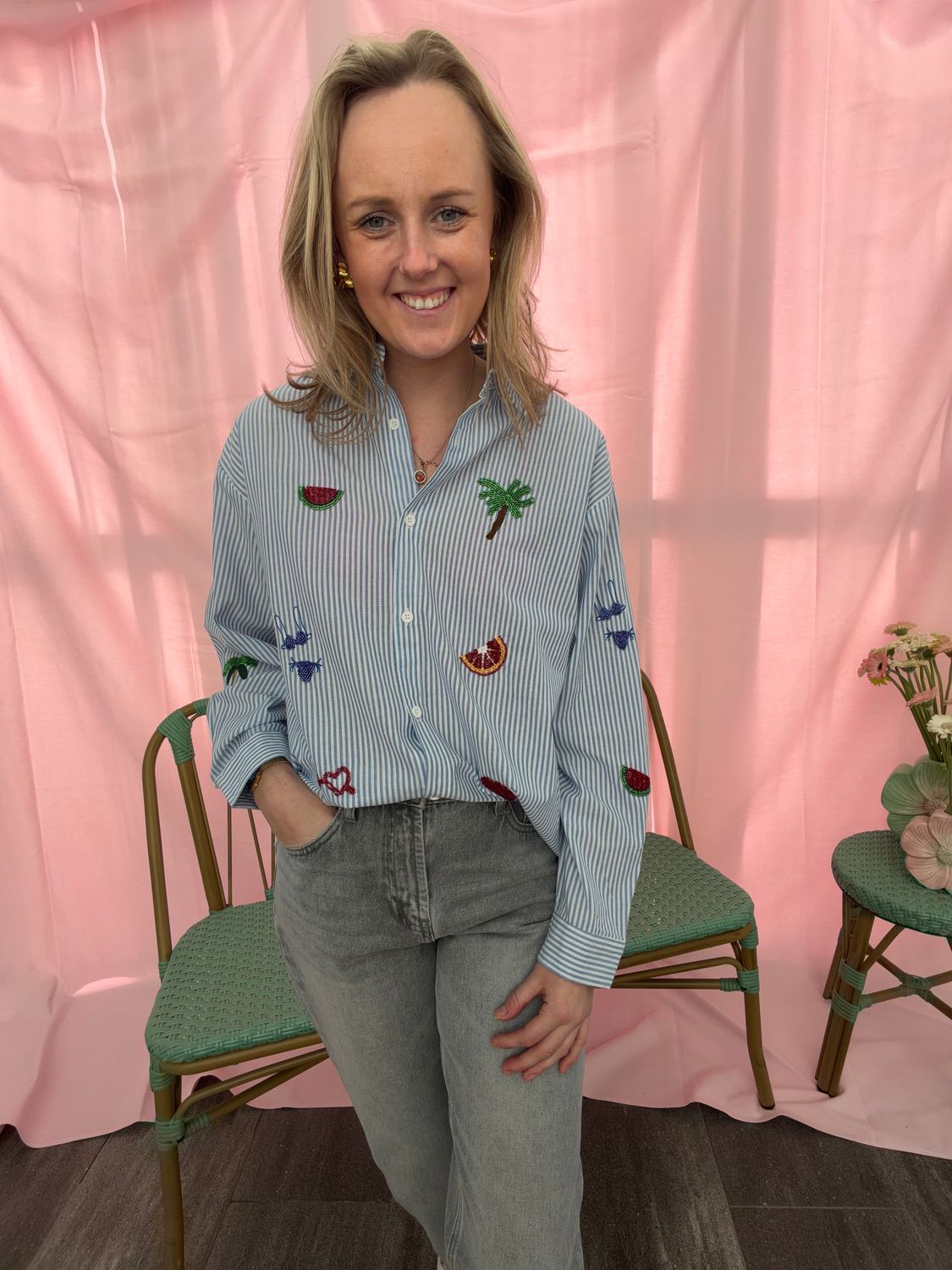 BLOES MET KLEURRIJKE BORDUURSELS