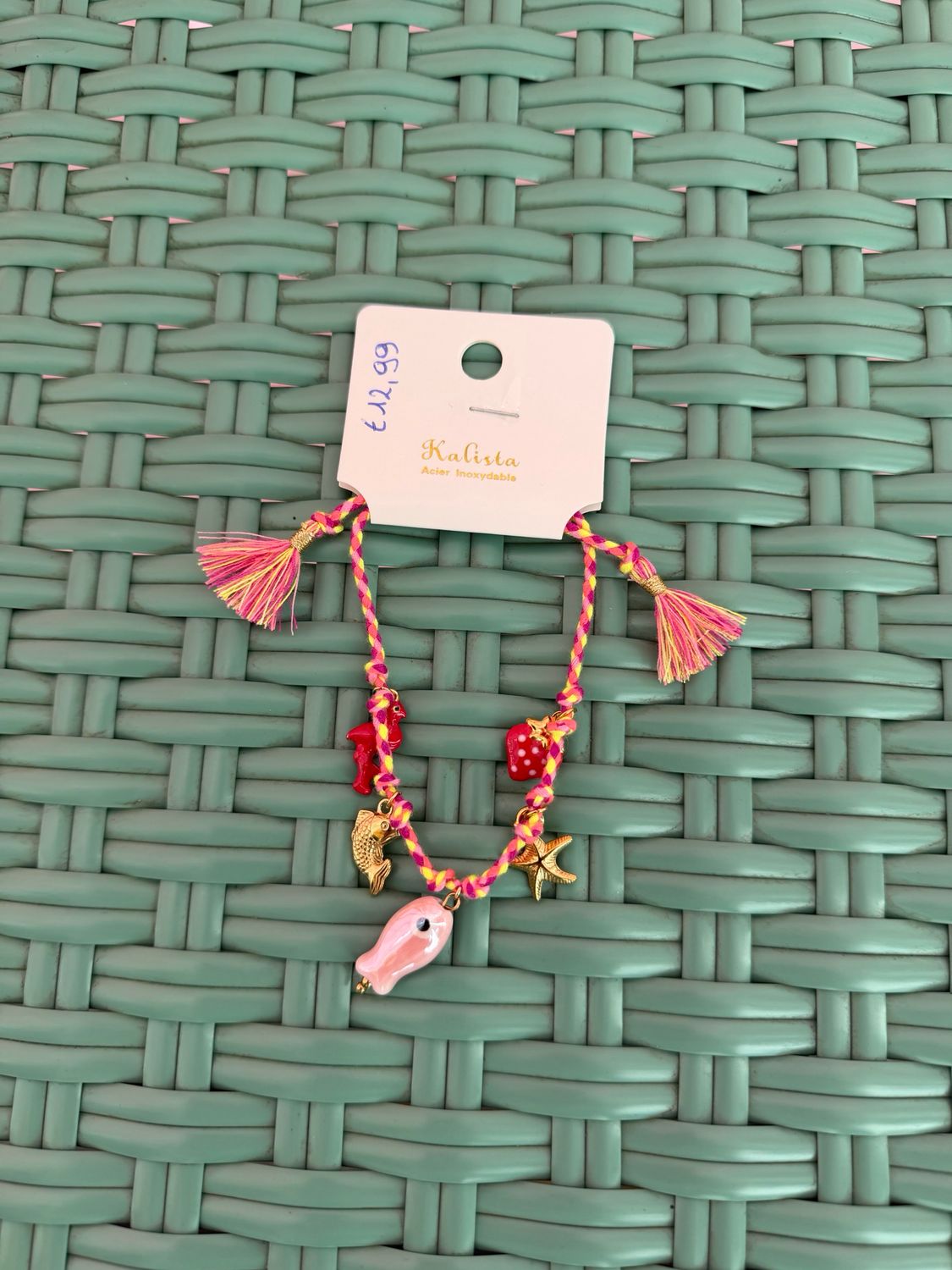 ARMBAND MET ROZE BEDELTJES