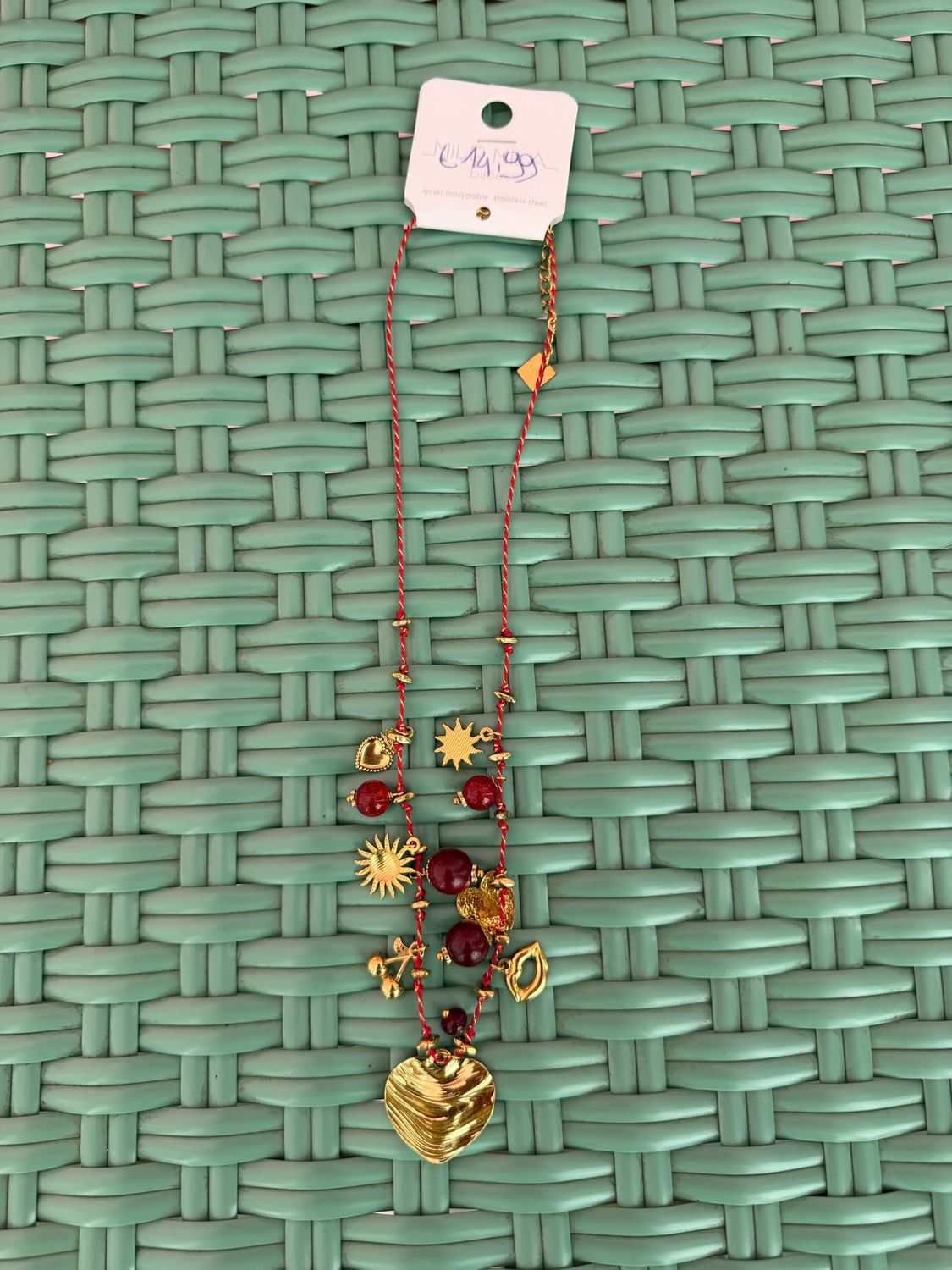 KETTING ROOD MET BEDELTJES