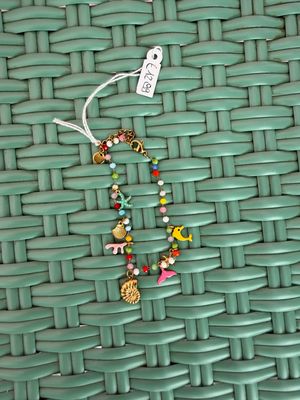 ARMBAND MULTICOLOR MET ZEE BEDELTJES