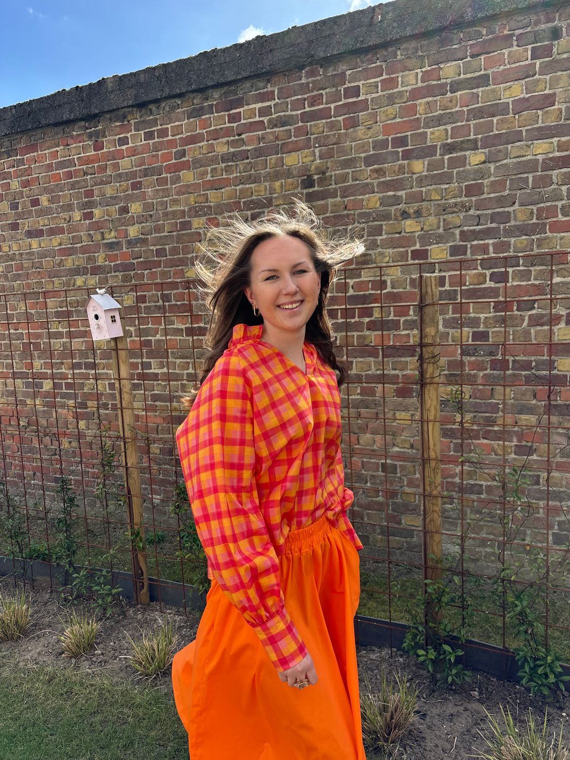 BLOES GERUIT MET OPSTAANDE KRAAG