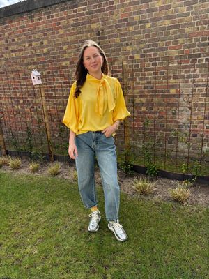 BLOES MET STRIK GEEL