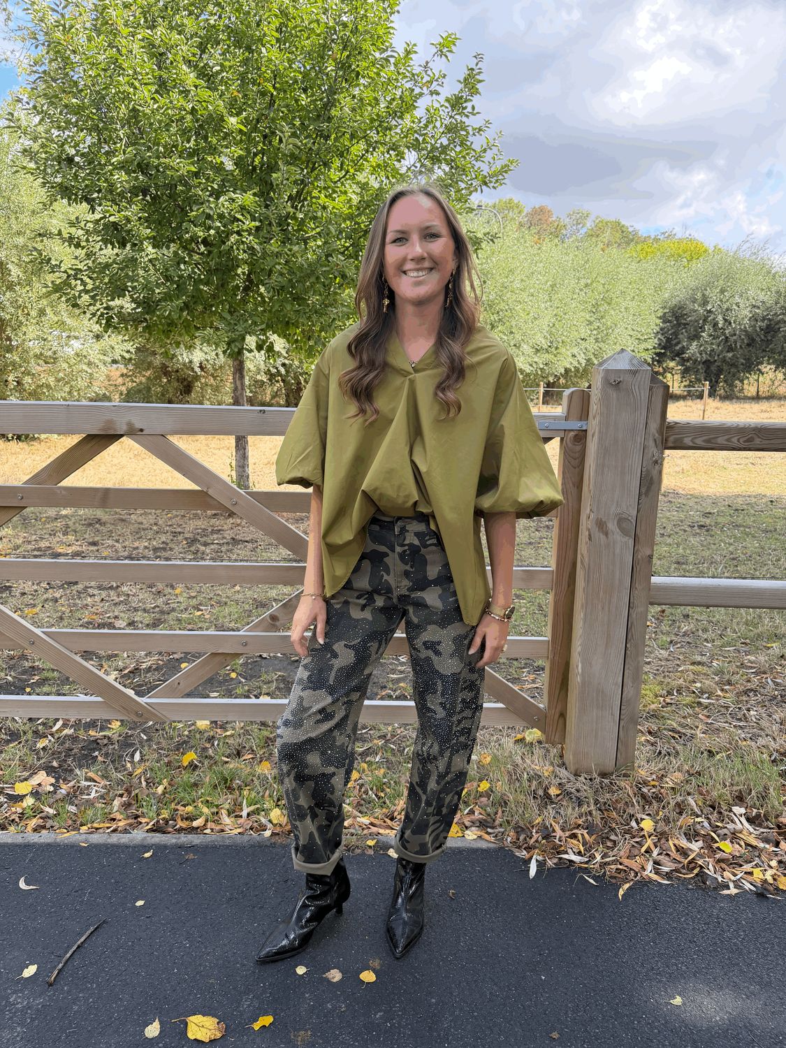 BLOES MET WIJDE POFMOUW OLIVE ONE SIZE