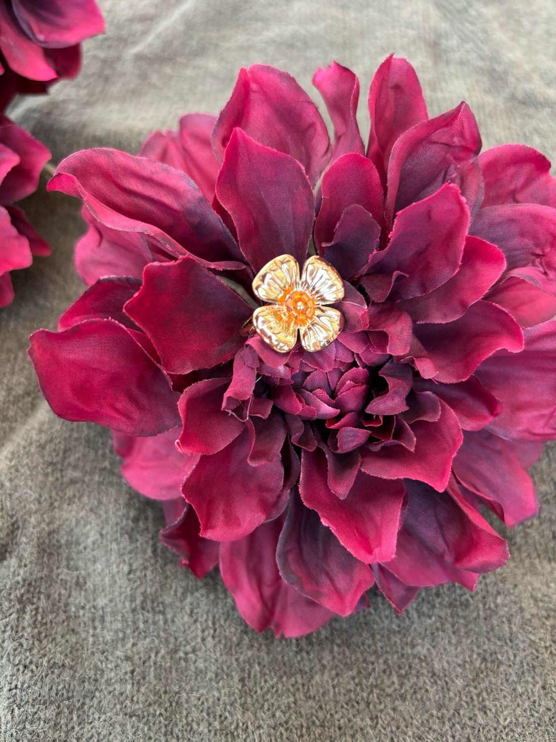 RING BLOEMETJE MET PARELTJES