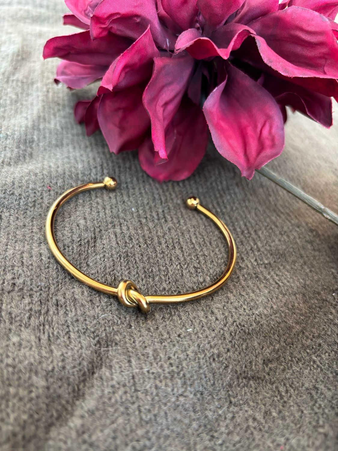 ARMBAND BANGLE MET KNOOPJE