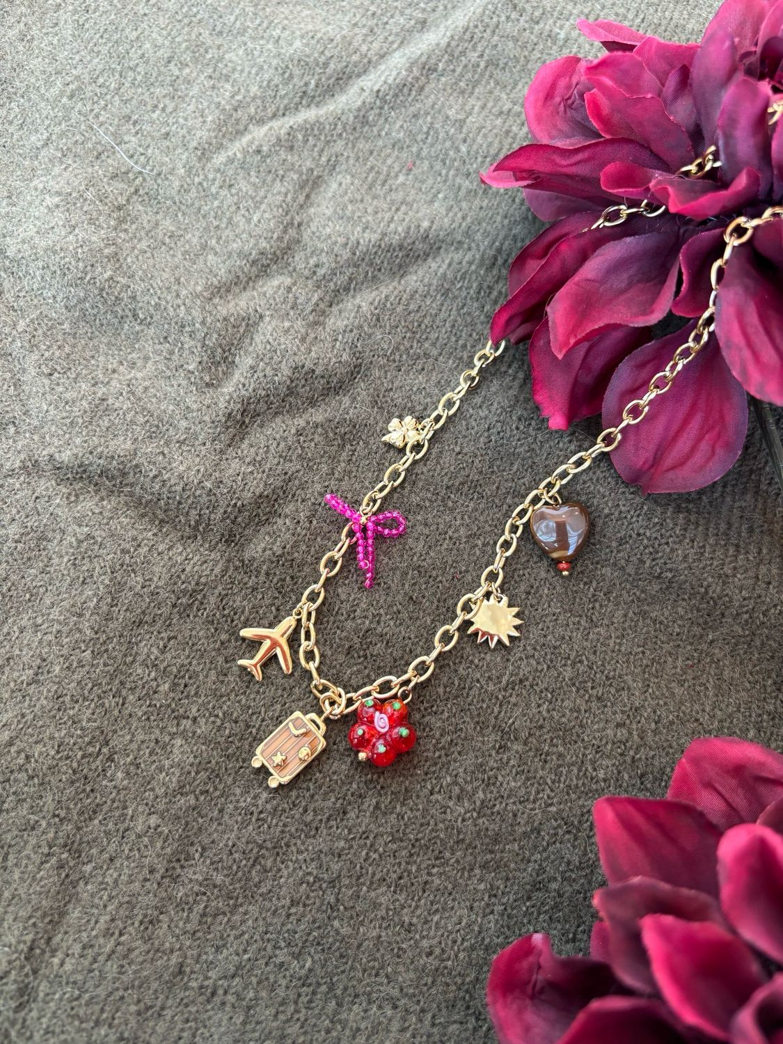 KETTING MET VLIEGTUIG,…