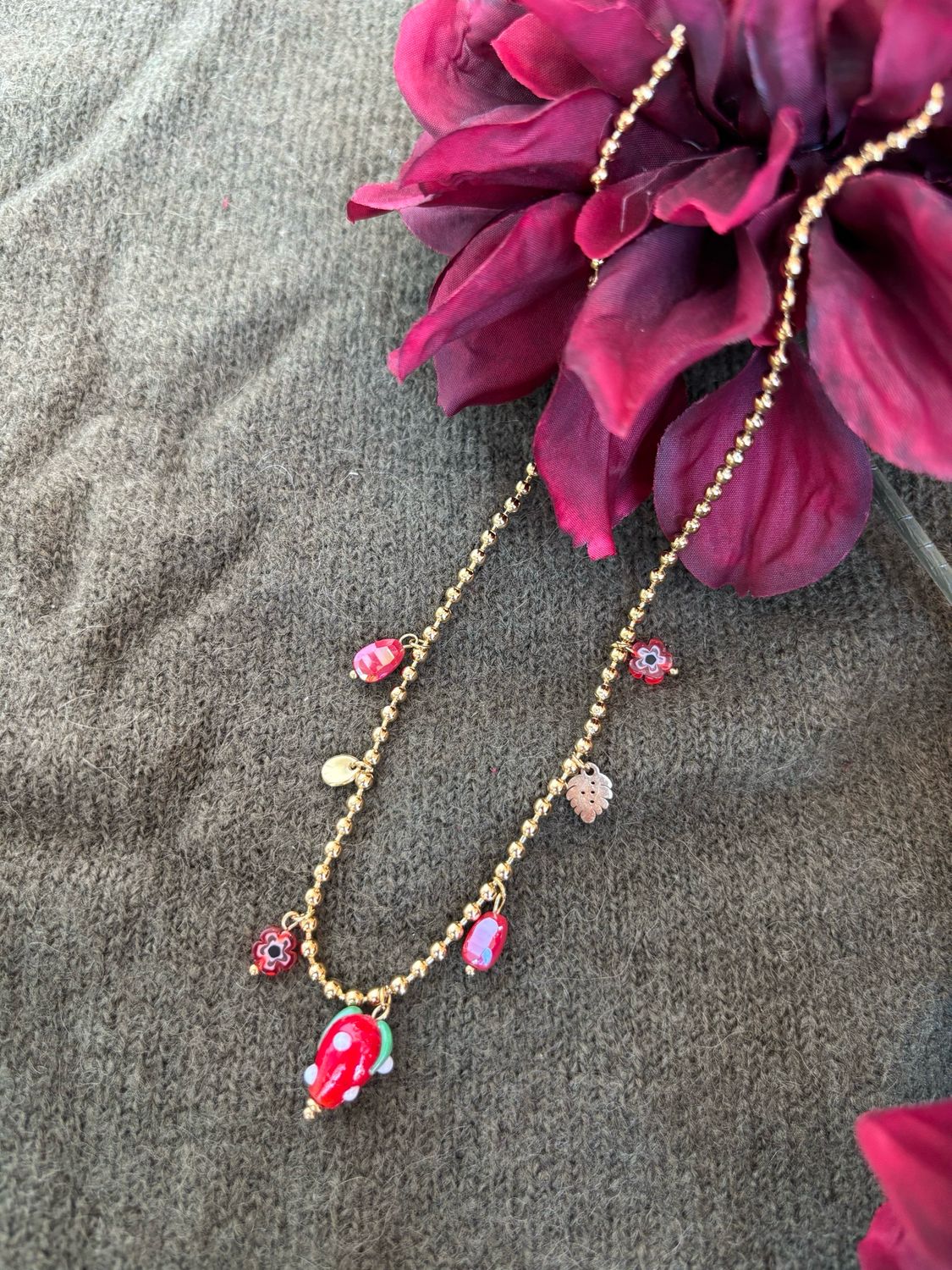 KETTING MET AARDBEI