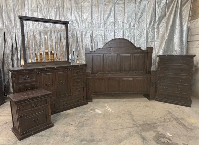 ​Grand Hacienda Boveda King Size Bed