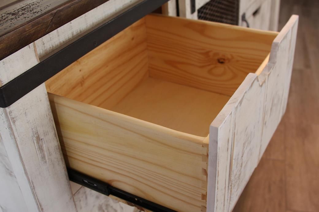 PUEBLO WHITE 4 DOOR CHEST