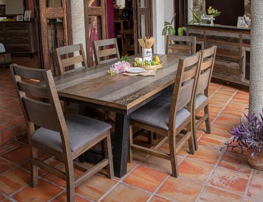 ANTIQUE DINING TABLE WITH 6 ANTIQUE CHAIRS