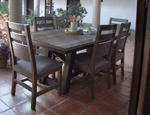 ANTIQUE SOLID WOOD CHAIR