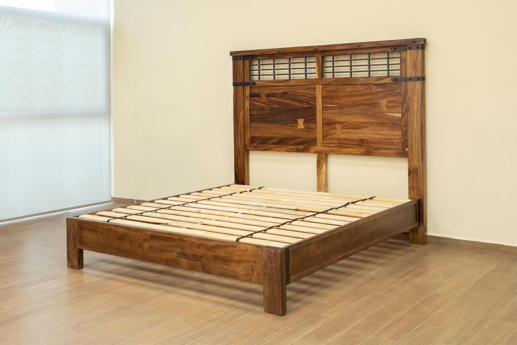 PAROTA KING BEDROOM SET WITH 2 NIGHTSTANDS AND 7 DRAWER DRESSER