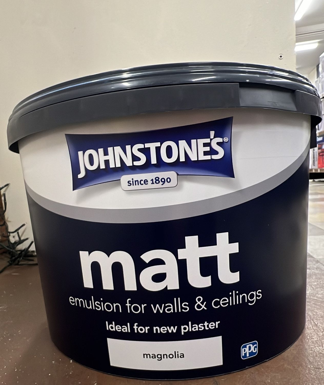 Johnstones matt emulsion magnolia 10L