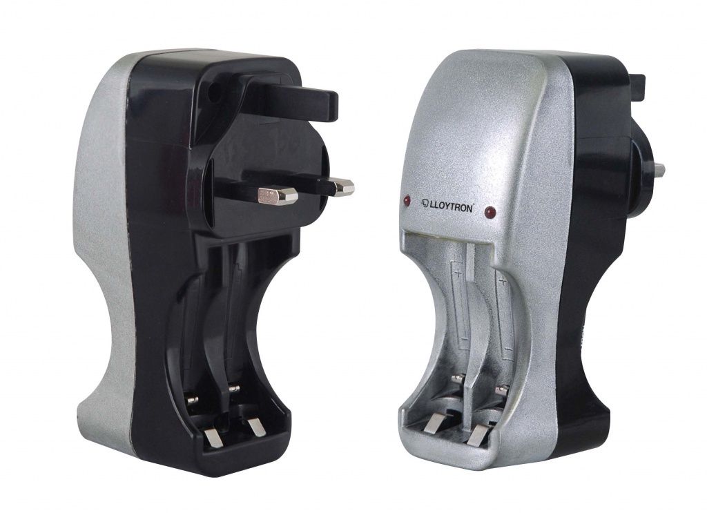 LLOYTRON SLIMLINE BATTERY CHARGER