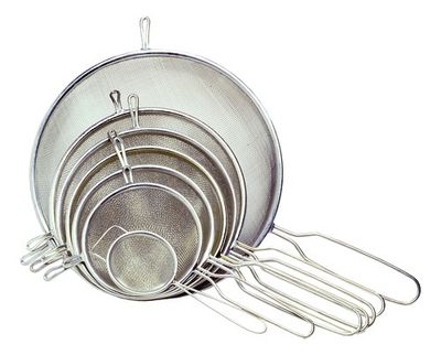 METAL STRAINER 14CM DIAMETER