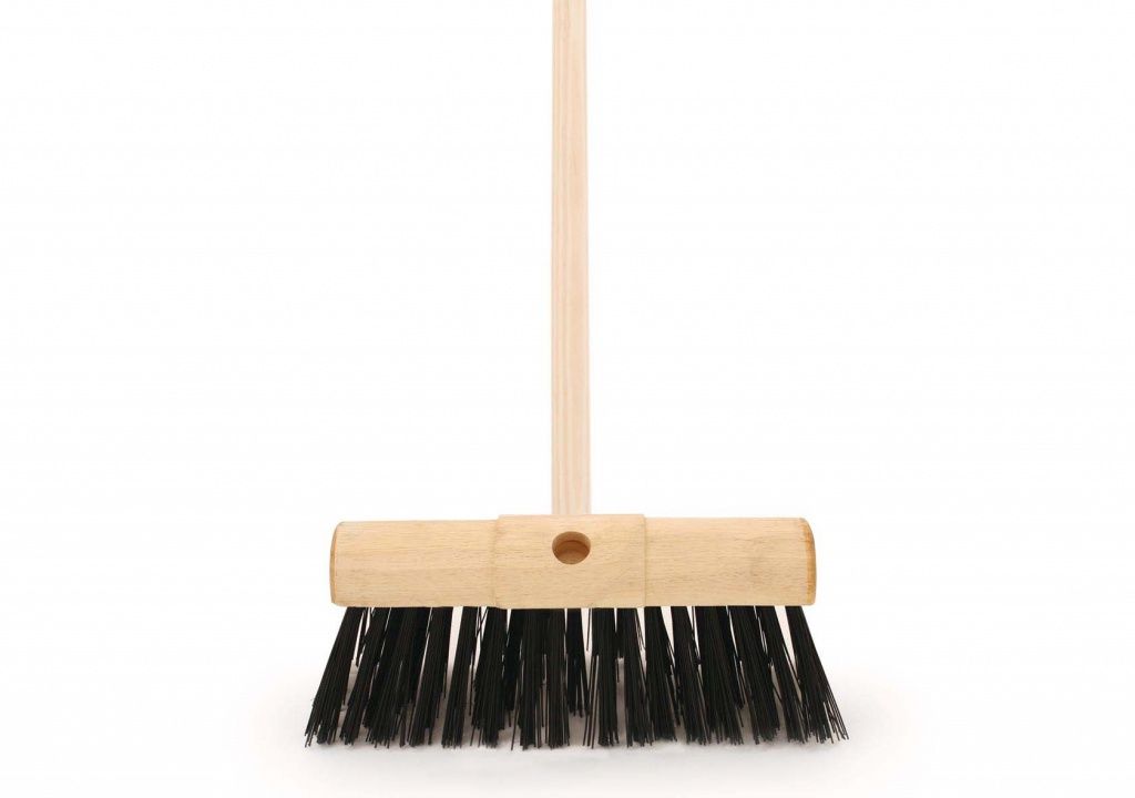 Saddle Back Broom with handle 13"