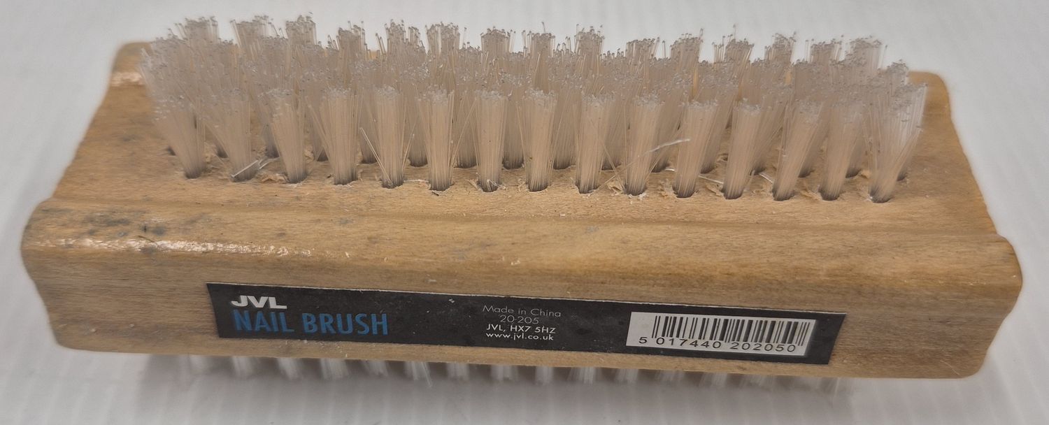 WOODEN NAIL BRUSH