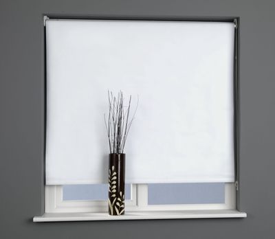 UNIVERSAL 60CM BLACKOUT BLIND SNOW WHITE