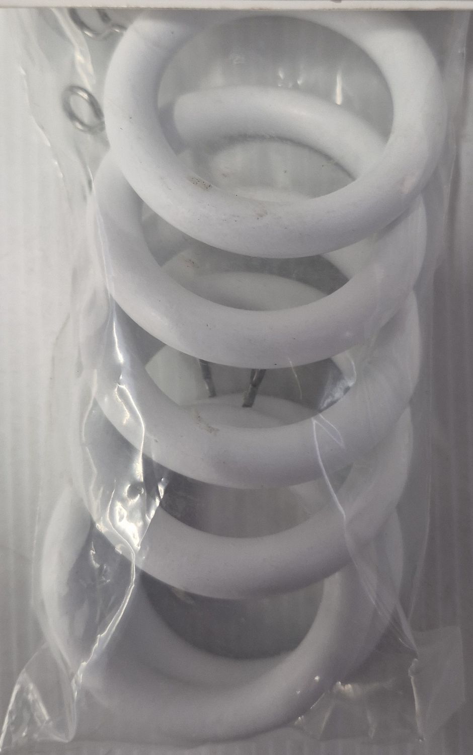 WOODEN CURTAIN RINGS WHITE 28MM 6PK