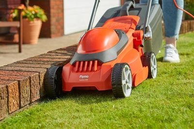 Flymo Simplistore cordless 30cm lawnmower 340Li