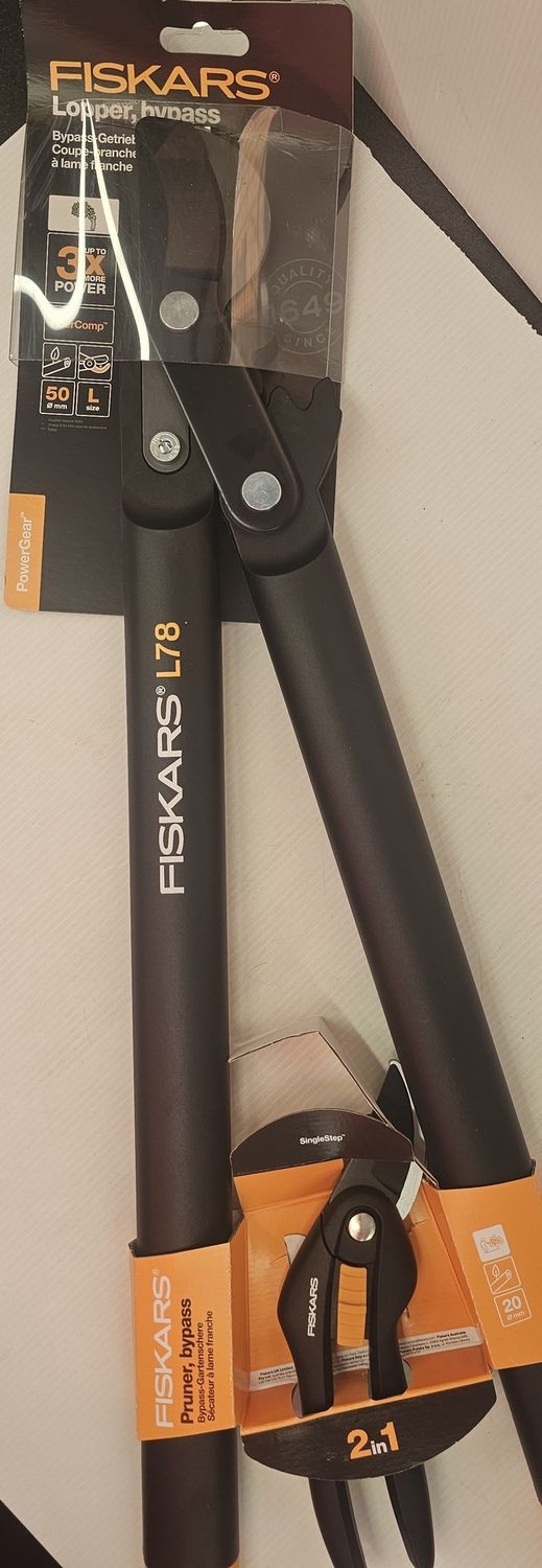 FISKARS POWERGEAR LOPPER &amp; PRUNER SET